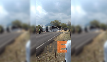 3 lesionados en camión volcado tras falla mecánica