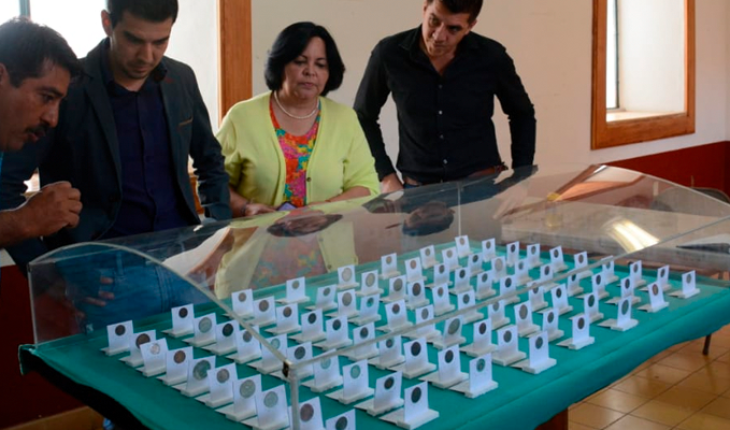 Abren exposición numismática en el palacio municipal de Pátzcuaro, Michoacán