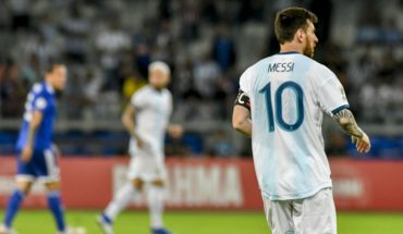 Argentina empató con un penal y sigue en el fondo del grupo B