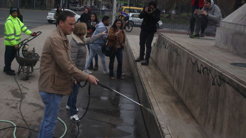Campaña "Cero Rayados": operativo de limpieza se toma Plaza Italia