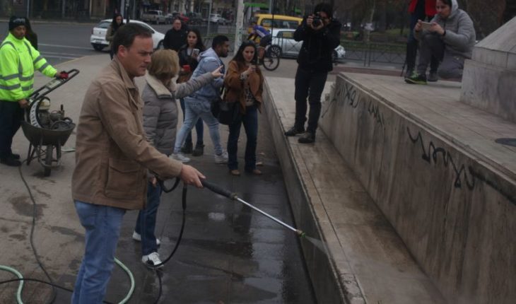 Campaña “Cero Rayados”: operativo de limpieza se toma Plaza Italia