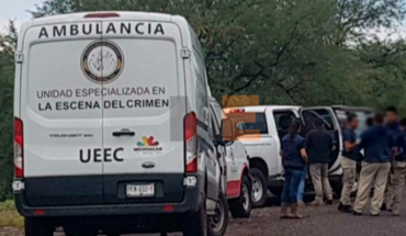 Dejan cadáver encajuelado en taxi en Múgica, Michoacán