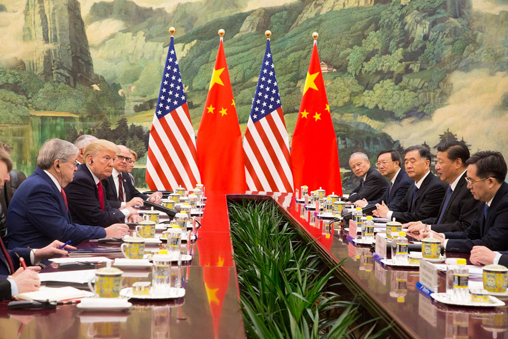 Donald J. Trump, presidente de EEUU, y Xi Jinping, presidente de la República Popular de China, participan en una reunión bilateral en el Salón del Pueblo en Pekín (9/11/2017). Foto: Shealah Craighead / Official White House (CC BY 3.0 US)