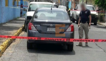 Encuentran vehículo con impactos de arma y sangre; se presume que fue utilizado en un homicidio en Morelia