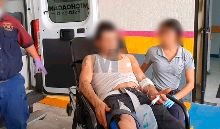 Es atacado a balazos cuando podaba el césped de su casa en Jacona, Michoacán