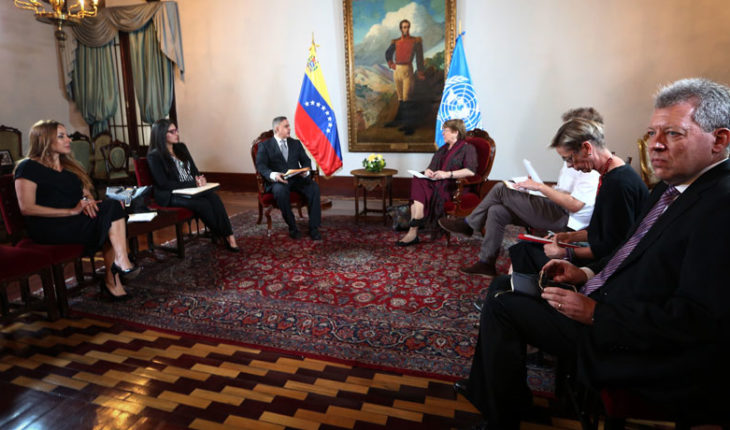 Funcionarios del gobierno venezolano pidieron a Bachelet que “interceda” para liberar recursos bloqueados