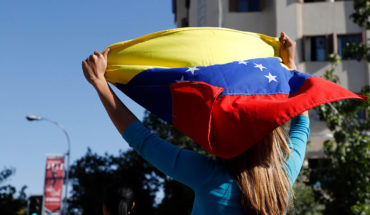 Gobierno exigirá desde hoy visa consular a venezolanos para ingresar a Chile