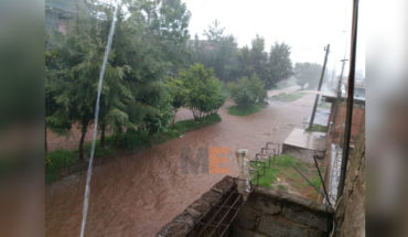 Inundaciones y autos varados, luego de la lluvia de este miércoles en Pátzcuaro