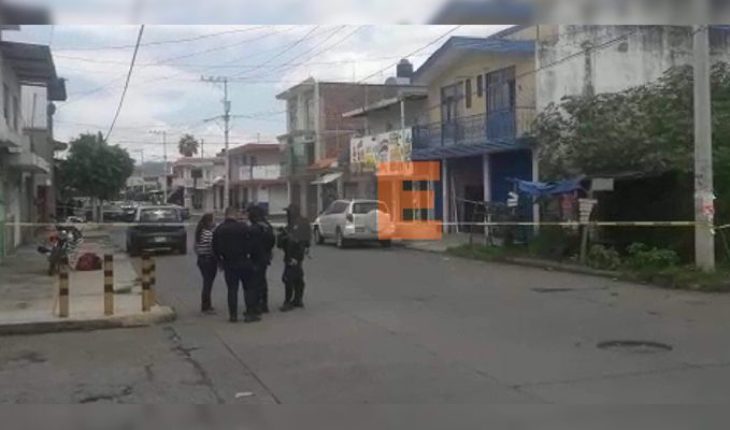 Joven queda herido de bala en atentado en vidriería en Uruapan