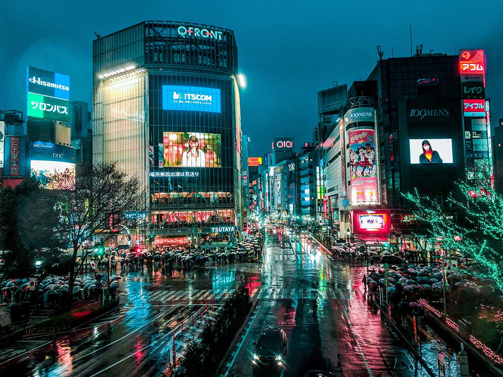 Las inversiones extranjeras como reflejo de la nueva globalización. Cruce peatonal en el distrito de Shibuya, Tokio. Foto: Ling Tang (Unsplash). Blog Elcano