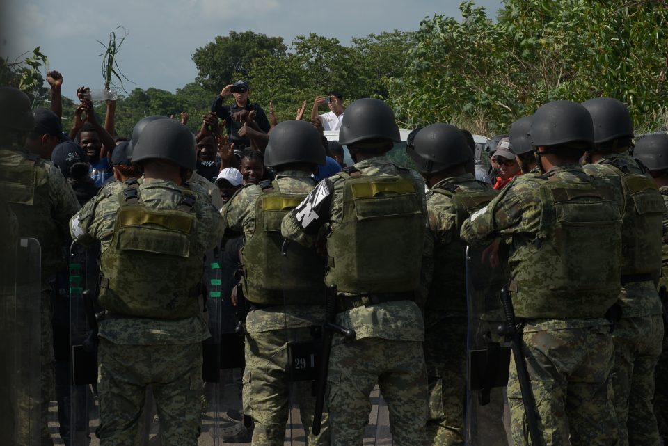 Motín de migrantes en Chiapas: Protestan por hacinamiento