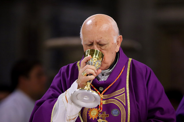 Nuevo obispo auxiliar de Santiago justifica presencia de Ezzati y Errázuriz en el Vaticano: “En la iglesia todos tenemos un espacio”
