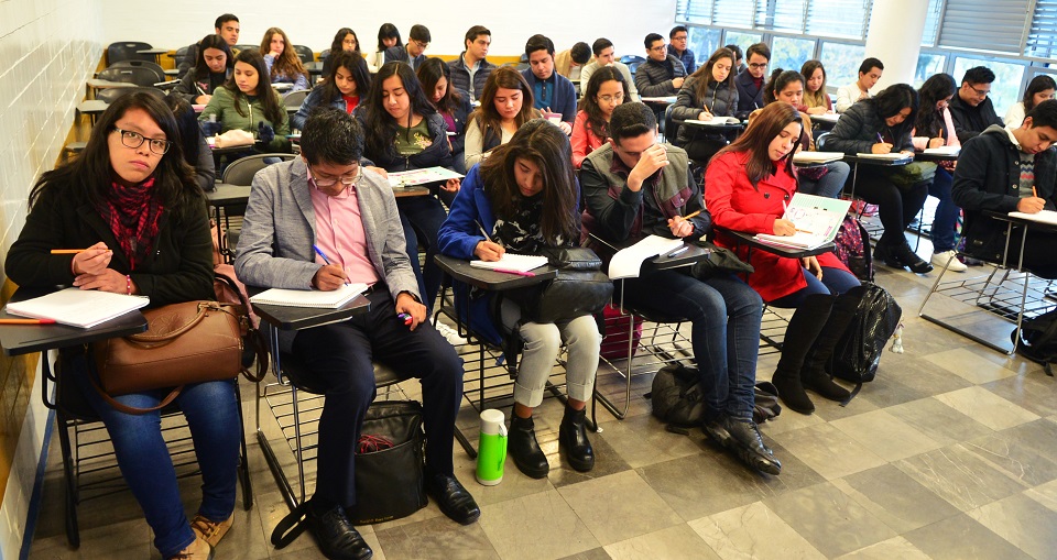 SEP reduce beca para que alumnos de UNAM estudien fuera