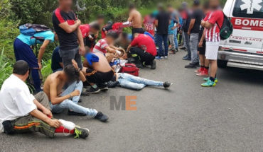 Se accidenta camioneta en la que viajaba equipo de fút-bol en Los Reyes, Michoacán, hay 9 lesionados