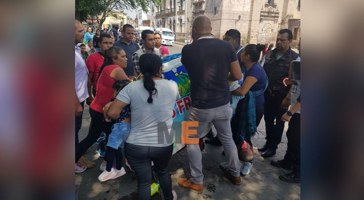 Trifulca durante operativo contra comercio informal en el centro de Morelia, hay cuatro detenidos