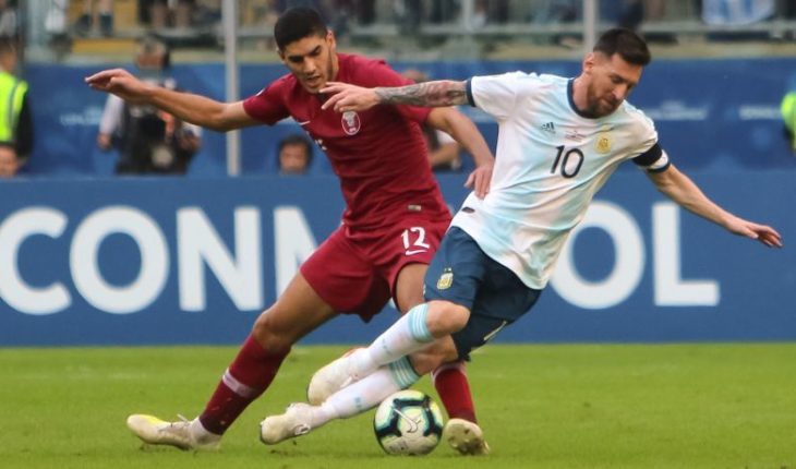 translated from Spanish: Copa America: Argentina wins a blocky victory over Qatar and will face Venezuela in quarter-finals