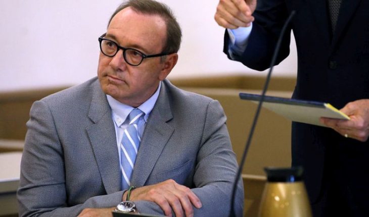 translated from Spanish: Kevin Spacey appeared before the court in case of abuse