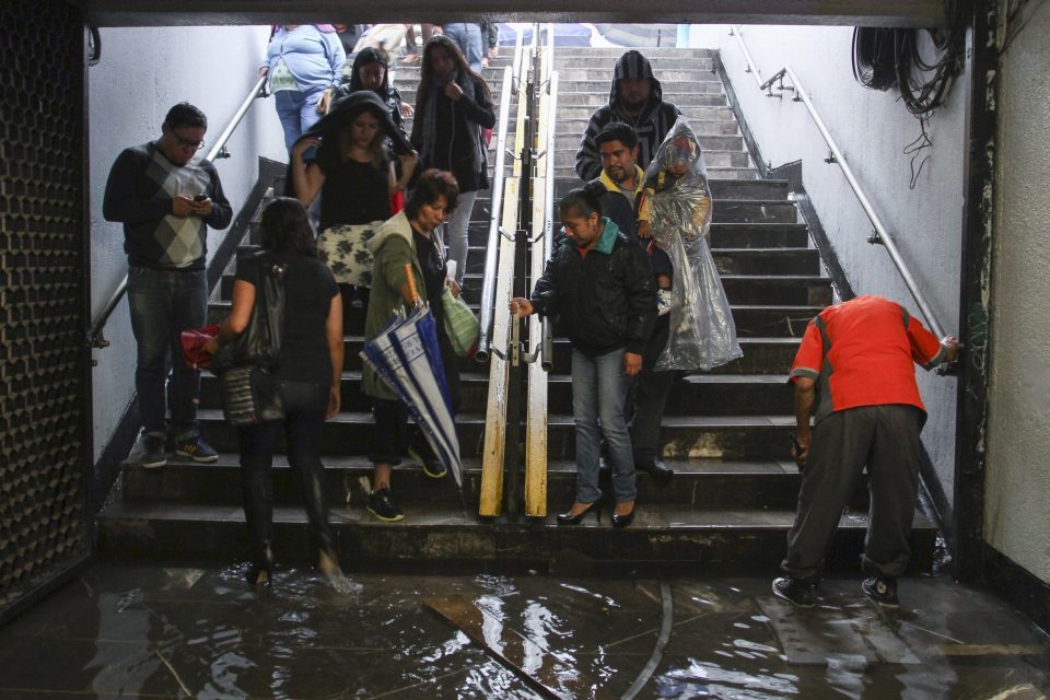Metro prepares for rains with sandbags and removing trash