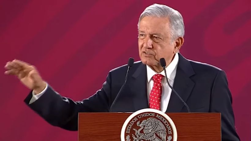 Mexican president to sell presidential plane to finance immigration plan