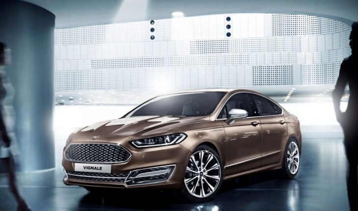 translated from Spanish: The hybrid Mondeo came to Argentina and Ford starts its electric road
