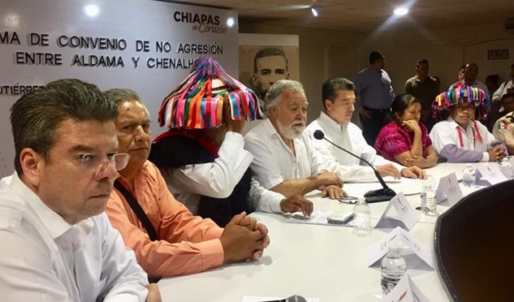 translated from Spanish: Towns of Aldama and Chenalhó, Chiapas, sign peace pact
