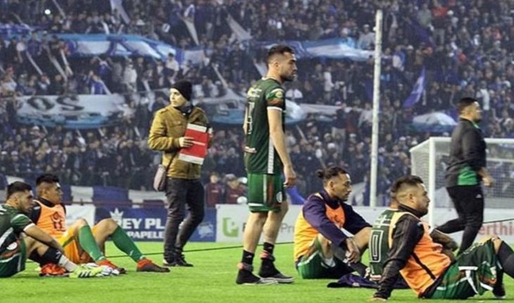 translated from Spanish: Unusual protest on ascent: St. George refused to play against Alvarado