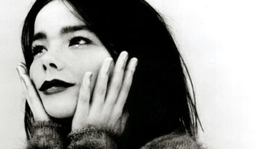 Björk estrenaba su primer álbum “Debut”