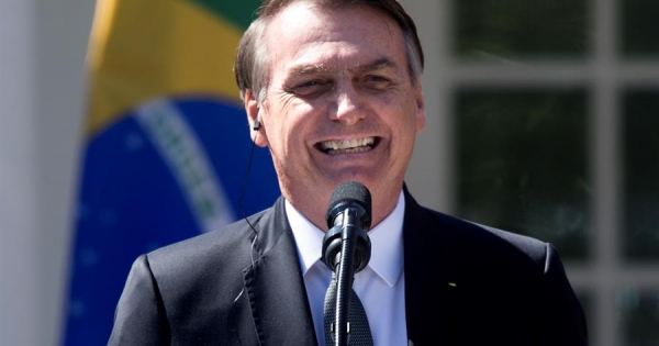 Bolsonaro tilda como “show” la denuncia de Messi de corrupción