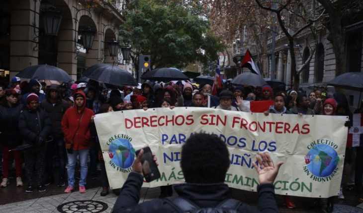 Comunidad migrante marchó en Santiago en apoyo a venezolanos varados en Chacalluta