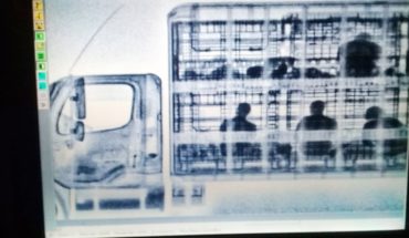 Detectan con rayos X a 51 migrantes dentro de un camión