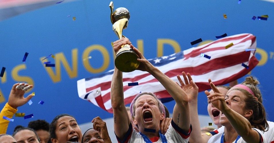 EU alza su cuarta copa en la final del Mundial Femenil
