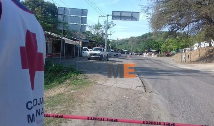 Gatilleros acribillan a dos ocupantes de camioneta en Lázaro Cárdenas