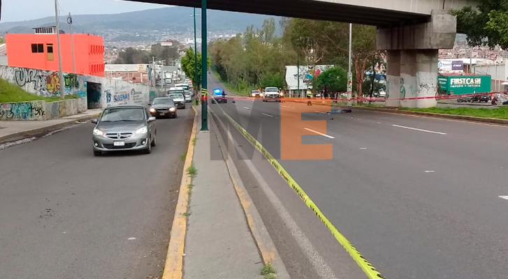 Hombre intentó cruzar el libramiento y muere atropellado cerca de un puente peatonal en Morelia