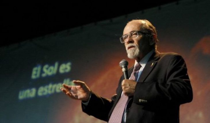 José Maza intentará batir un récord Guinness con la clase científica más masiva en Chile