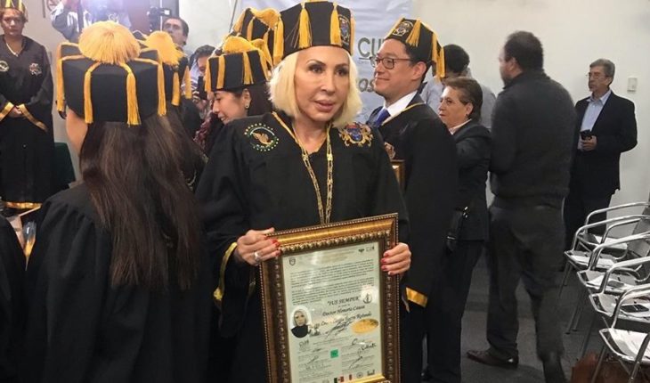 Laura Bozzo recibe Honoris Causa en el Congreso de CDMX
