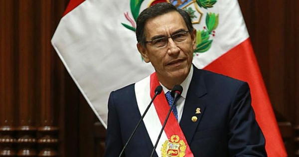 Martín Vizcarra entrega al Congreso proyecto para adelantar elecciones
