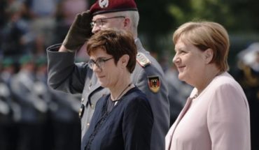 Merkel recuerda a “patriotas” que intentaron matar a Hitler