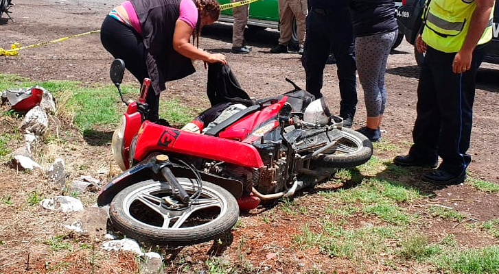 Motociclista fallece al derrapar su moto en Zamora, Michoacán
