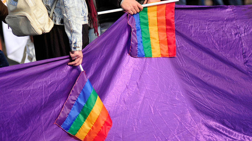 Movilh denunció ataque lesbofóbico a una joven de 20 años por parte de dos mujeres en Las Condes