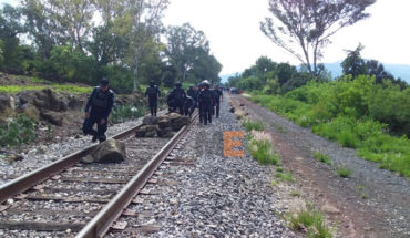 Normalistas de Tiripetío bloquean las vías del tren durante tres horas