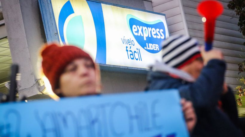 Trabajadores apuntan a Walmart por “prácticas antisindicales” durante la huelga