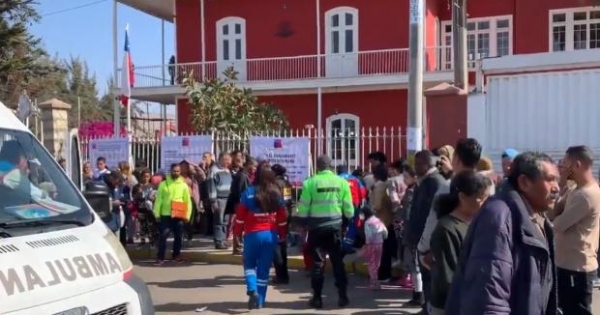 Venezolana pierde hijo en gestación afuera del consulado chileno en Tacna a la espera de una visa