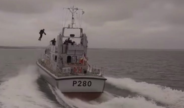 [Video] Un Iron Man verdadero fue presentado por la Marina Real británica en el Canal de la Mancha