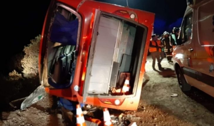 Volcamiento de microbús en Colina habría dejado al menos 3 personas fallecidas