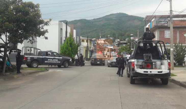 translated from Spanish: After chase and shooting police recover stolen van in Uruapan, Michoacán