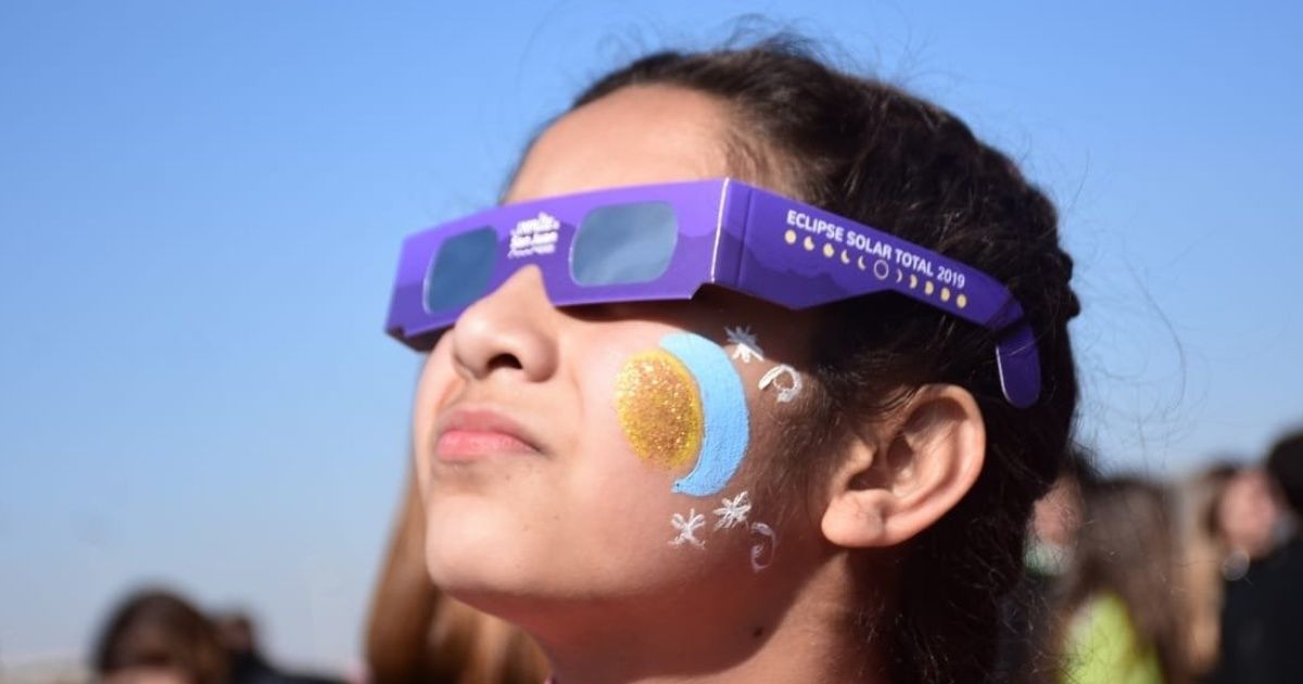 All pending from the sky: the total eclipse of the sun captivates the whole country
