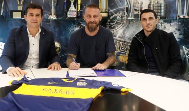 translated from Spanish: Daniele De Rossi signed with Boca until 2021 and has official debut date