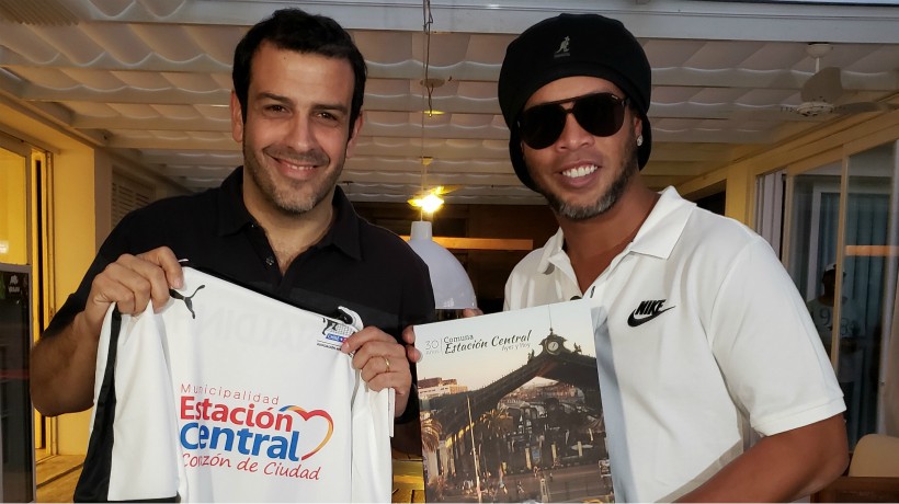 E. Central Mayor details of Ronaldinho's visit to Chile