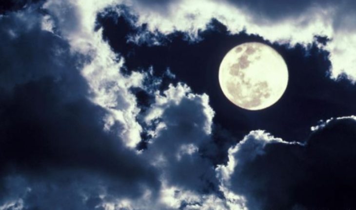 translated from Spanish: Eight great songs about the moon