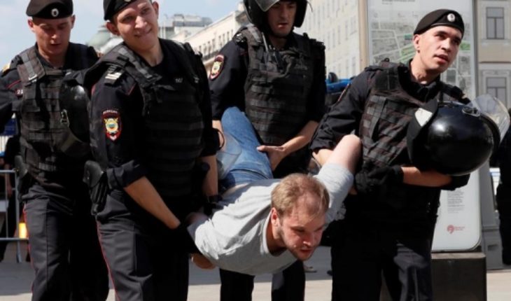translated from Spanish: More than 1,000 detainees at a rally in Moscow following one of the authorities’ most violent repressions in recent years